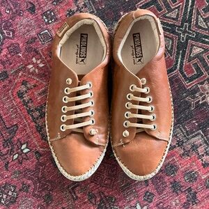 PIKOLINOS Women's Tan Leather Flats